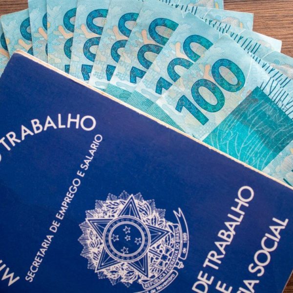 Comissão confirma salário mínimo de R$ 1.320 em 2023 em Orçamento da União
