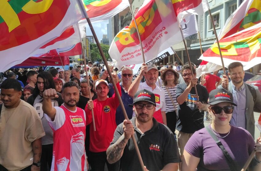 Trabalhadores e estudantes se unem em Porto Alegre contra juros altos e pela redução da jornada